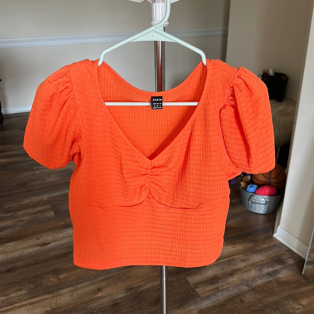 Medium crop top